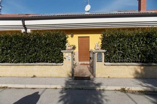 Property auction lot in Satriano di Lucania · photograph 1